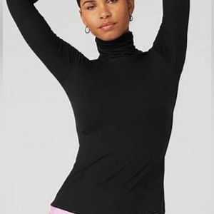 Alosoft Protection Turtleneck NWT in package Alo Yoga
